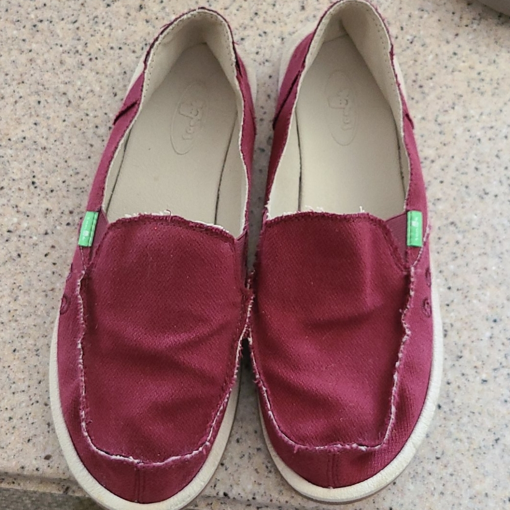 Sanuk sidewalk sufers